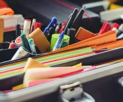 Artigos de papelaria do escritório